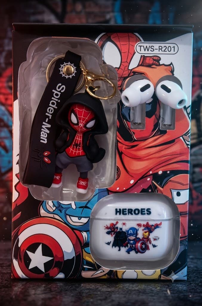TWS-R201 Wireless Earbuds with Heroes Case & Spider-Man Keychain